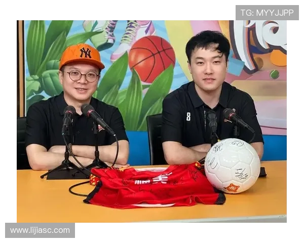 足球明星亲笔签名照片珍藏版揭秘球迷心中的偶像情怀