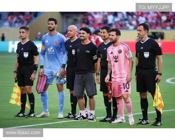 国际足球明星队齐聚一堂展现足球魅力与团结精神的盛大赛事